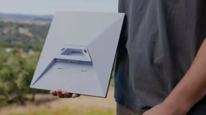 El kit compacto incluye antena, wifi integrado y soportes, permitiendo a usuarios rurales y viajeros configurar la conexión en minutos.  La conectividad
