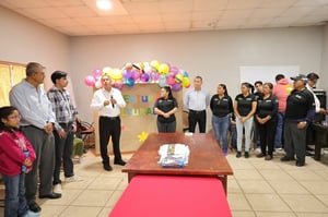     El alcalde Óscar Ríos Ramírez inauguró cursos gratuitos de dibujo y creación de máscaras para fomentar la educación y creatividad de niños en San Juan