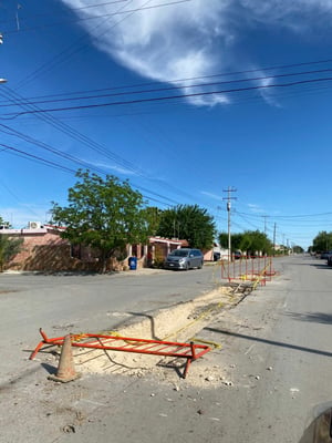 Las recientes lluvias en la región han dejado al descubierto el mal estado de varias calles y avenidas de Sabinas, generando preocupación entre automovilistas