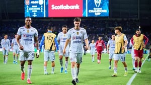   Cruz Azul cayó goleado 3-0 ante LAFC en la ida de los cuartos de final de la Concachampions.  Cruz Azul, el actual campeón de la Concacaf, fue maltratado