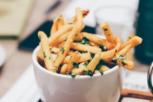 ¿Te encantan las papas fritas, pero quisieras que tuvieran menos grasa? Científicos creen haber encontrado una forma de hacerlas más saludables