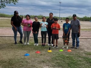 El municipio de Villa Union realizo la entrega de material deportivo a estudiantes destacados del municipio, como parte de acciones orientadas
