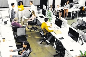 La reducción de la jornada laboral avanza en América Latina con reformas en varios países que buscan mejorar productividad, bienestar y condiciones laborales