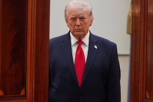 La Casa Blanca presentó el diseño de un arco monumental impulsado por Trump para el aniversario de Estados Unidos, generando críticas por su impacto urbano.