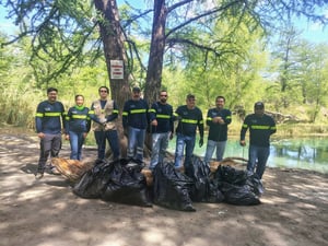 Autoridades municipales y la empresa Orbia S.A. realizaron una jornada de limpieza en el río Sabinas, con recolección de residuos y mejora de áreas recreativas