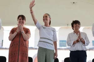 La presidenta Claudia Sheinbaum reconoció la caída en el precio del maíz y aseguró que su gobierno reforzará los apoyos al campo.  Durante un acto en Morelos,