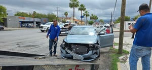 El accidente movilizó a los cuerpos de rescate y seguridad.  La mañana de este viernes, un accidente vial registrado en uno de los cruces más transitados
