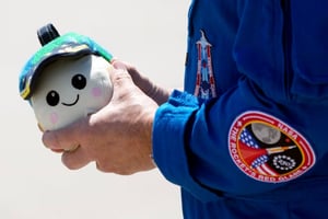 Rise, el indicador de gravedad cero de Artemis II, regresó a la Tierra junto a la tripulación tras completar la misión alrededor de la Luna.  La misión Artemis