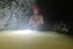 Francisco Zapata, minero rescatado tras 13 días atrapado en Sinaloa, fue dado de alta y pidió ser llevado al mar mientras continúan labores de rescate.