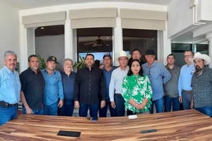 Productores de Sinaloa liberaron casetas en la México-Nogales y acudirán a la Ciudad de México para negociar apoyos y un precio justo del maíz.  Productores