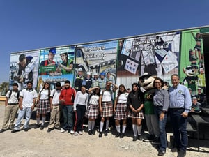La UTRC llevó su aula móvil al CECyTEC de San Juan de Sabinas para orientar a estudiantes sobre carreras, prácticas, tecnología y oportunidades académicas