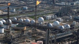 Pemex contuvo un derrame de diésel en el muelle de Deer Park, Houston, tras interacción de dos embarcaciones y activación de protocolos de emergencia