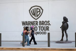 Más de 1,000 cineastas y actores rechazan la fusión Warner-Paramount Skydance, advirtiendo menos competencia, empleos y diversidad en la industria audiovisual