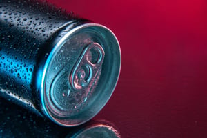 En épocas de calor y durante las vacaciones, suele aumentar de manera importante el consumo de bebidas refrescantes y alcohólicas. En ese escenario,
