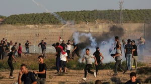 Fuerzas israelíes dispersaron con gases lacrimógenos una protesta de escolares palestinos en Cisjordania, en medio del regreso a clases tras semanas
