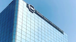 Las ganancias de bancos privados en México registraron una caída anual en el primer bimestre, influenciadas por tasas de interés, menor actividad económica