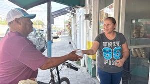 La posible alza en el precio mantiene en incertidumbre a comerciantes y familias, ante versiones contradictorias y aumentos en insumos que podrían impactar,