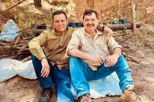 El Gobierno federal investiga a un grupo criminal por el secuestro del alcalde de Taxco y su padre, rescatados tras un operativo en Estado de México.