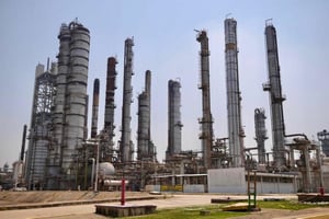 México enfrenta desventajas regulatorias y operativas para atraer inversión petrolera frente a otros países, alertó la industria durante la Convención Nacional