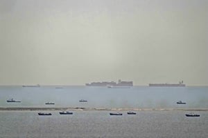 Irán advirtió que impedirá exportaciones e importaciones en el golfo Pérsico, mar de Omán y mar Rojo si Estados Unidos mantiene bloqueo naval en Ormuz.