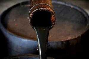 Estados Unidos confirmó que no renovará la exención que permitía el comercio de petróleo ruso en tránsito marítimo, mientras endurece sanciones contra Irán