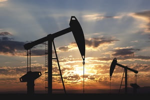 Los precios del petróleo cerraron estables este miércoles, influenciados por tensiones geopolíticas en Oriente Medio y expectativas de diálogo entre Estados