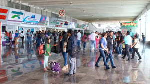 Un tribunal federal declaró inconstitucional exigir documentos migratorios en transporte de pasajeros y ordenó al INM garantizar acceso libre