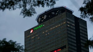 El gasto de Pemex registró una caída histórica en el primer bimestre del año, con fuerte recorte en inversión y aumento del servicio de deuda.  El gasto
