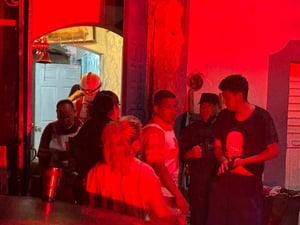El hecho movilizó a la policía y socorristas de Cruz Roja.  Una mujer resultó lesionada luego de ser agredida por su expareja sentimental durante la noche