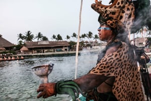 Grupo Xcaret canceló la Travesía Sagrada 2026 tras una resolución de la SCJN relacionada con el uso de simbología maya en el evento cultural en Quintana Roo.