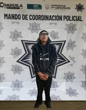   Piedras Negras, Coahuila.– Un joven taxista de 23 años terminó hospitalizado luego de ser atacado con un arma blanca cuando intentó intervenir para auxiliar