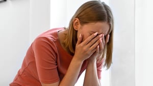 La dacrifilia, también llamada dacrilagnia, es una parafilia en la que una persona experimenta atracción, placer o excitación al observar a alguien llorar,