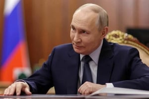 Estados Unidos suspendió la mayoría de sanciones al petróleo ruso hasta el 16 de mayo, en un contexto de caída global de precios energéticos.  El gobierno