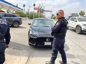El lesionado fue llevado a un hospital.  La imprudencia al conducir volvió a reflejarse en las calles de la ciudad de Monclova, luego de que un percance vial
