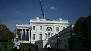 Un tribunal de apelaciones autorizó reanudar la construcción del salón de baile en la Casa Blanca, proyecto impulsado por Donald Trump con costo estimado
