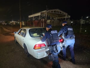 Piedras Negras, Coahuila.-Las lluvias registradas en la ciudad provocaron encharcamientos y corrientes de agua en diversos sectores,