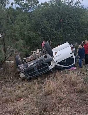 Un fuerte accidente se registró en la carretera 29, en el tramo Zaragoza–Acuña, a la altura del ejido Palestina, donde una unidad volcó de manera
