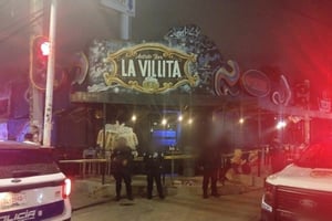 Un ataque armado en el bar “La Villita” en San Luis Potosí dejó dos muertos y tres heridos, generando pánico y movilización de autoridades.  La madrugada