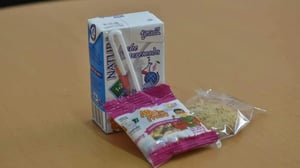 La operación involucra a diversas instancias que aportan recursos y organización para sostener el subsidio alimentario.  El programa de desayunos en escuelas