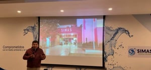 La disputa por la dirección del Sistema Municipal de Aguas y Saneamiento (SIMAS) escaló este miércoles, luego de que su gerente, Lorenzo Menera Sierra,