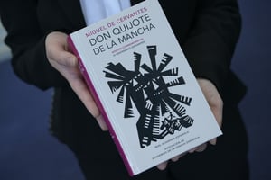 El Capitolio de Estados Unidos celebró el Día del Libro con una lectura pública bilingüe de Don Quijote, resaltando la influencia cultural del español.