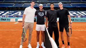   El extenista español Rafa Nadal, los futbolistas del Real Madrid Jude Bellingham y Thibaut Courtois y el italiano Jannik Sinner disfrutaron de un peloteo