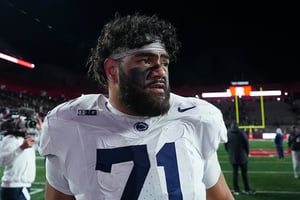Baltimore selecciona a Olaivavega Ioane, offensive lineman proveniente de Penn State, con la décima cuarta selección del draft.   El liniero
