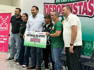    El programa 'Mejora pa' las y los deportistas' entregó apoyos a atletas de alto rendimiento en Monclova.  Con el objetivo de reconocer el esfuerzo