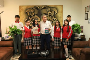El alcalde Óscar Ríos aceptó ser padrino de generación en la Técnica 27 y anunció apoyo en transporte escolar para estudiantes de comunidades rurales.