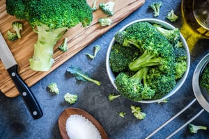 El hígado actúa como el principal centro metabólico del cuerpo, encargado de eliminar toxinas y procesar nutrientes de manera constante.  En un contexto