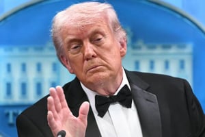 Donald Trump ha sido blanco de tres ataques recientes, incluyendo un tiroteo en Washington y un disparo que le hirió la oreja en 2024.