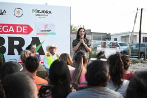 Para cumplir con el compromiso de impulsar la competitividad de la ciudad, la alcaldesa Sari Pérez Cantú encabezó la entrega de la obra de electrificación