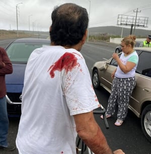 El accidente movilizó a cuerpos de auxilio.  La circulación sobre el libramiento Carlos Salinas de Gortari se vio interrumpida la tarde del viernes luego