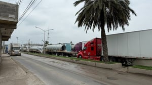 Un ajuste en los costos de cruce para el transporte de carga comenzó a aplicarse en los puentes internacionales de Eagle Pass, afectando directamente